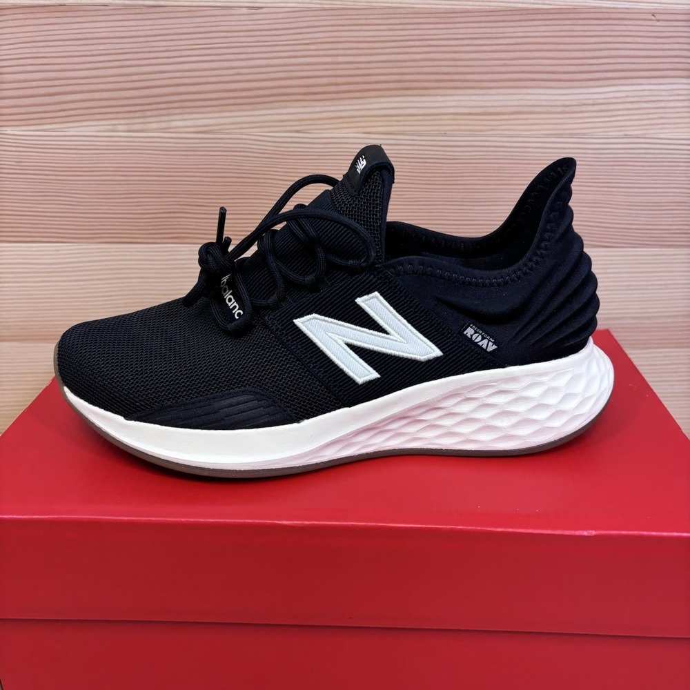 New Balance Fresh Foam Roav Sneakers Women 8.5  Black White WROAVVK1